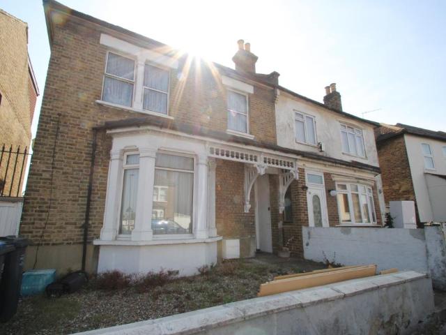 Apartment for rent in London Borough of Croydon, Thornton Heath