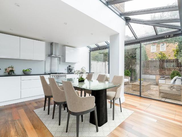 Apartment for rent in Brook Green, Greater London