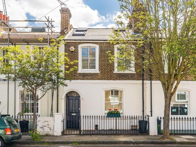 Apartment for rent in Brook Green, Greater London
