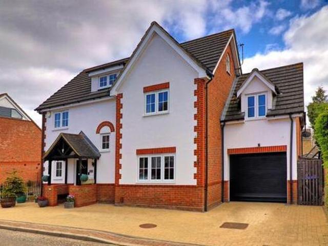 House for sale in Chipping Hill, Essex