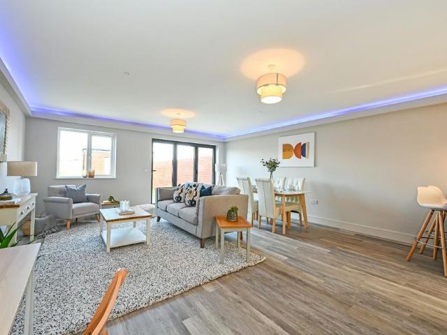 Townhouse for rent in Copnor, Portsmouth