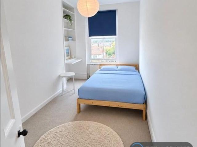Apartment for rent in Strand-on-the-Green, Greater London