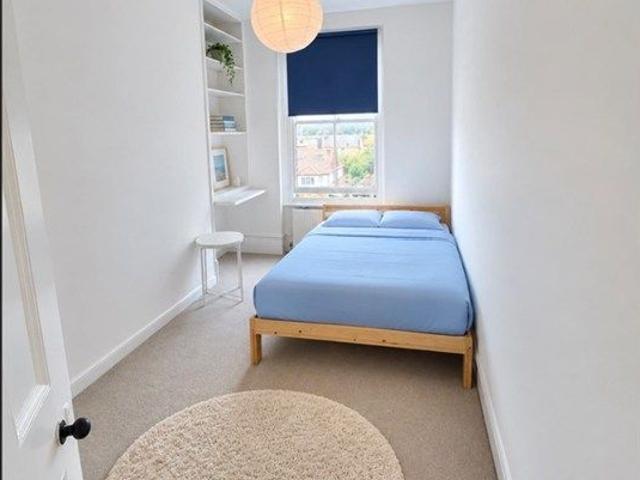 Apartment for rent in Strand-on-the-Green, Greater London