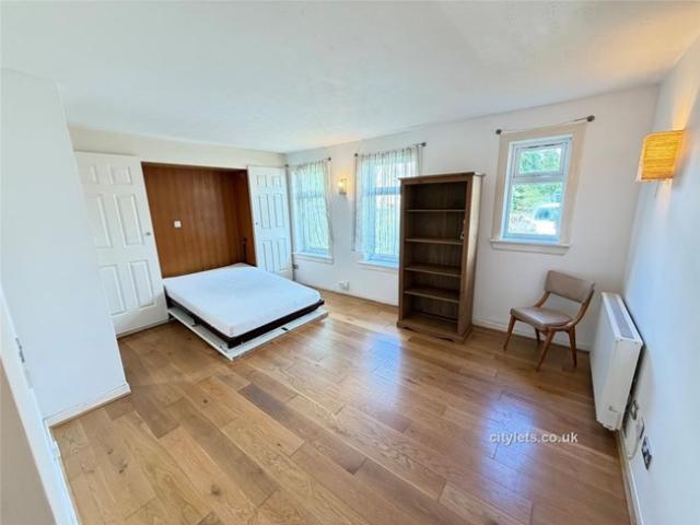 Flat for rent in East Craigs, Scotland