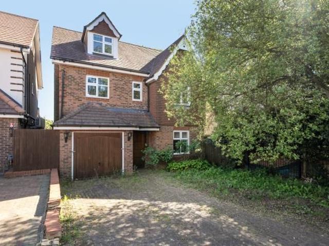 House for rent in Little Stanmore, Greater London