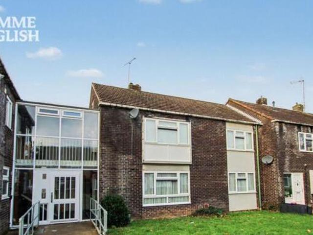 House for sale in Lee Chapel, Essex