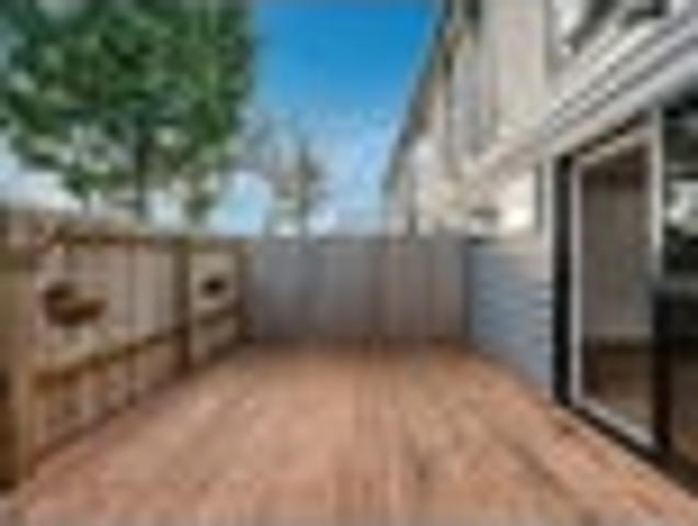 Townhouse for rent in Owhata