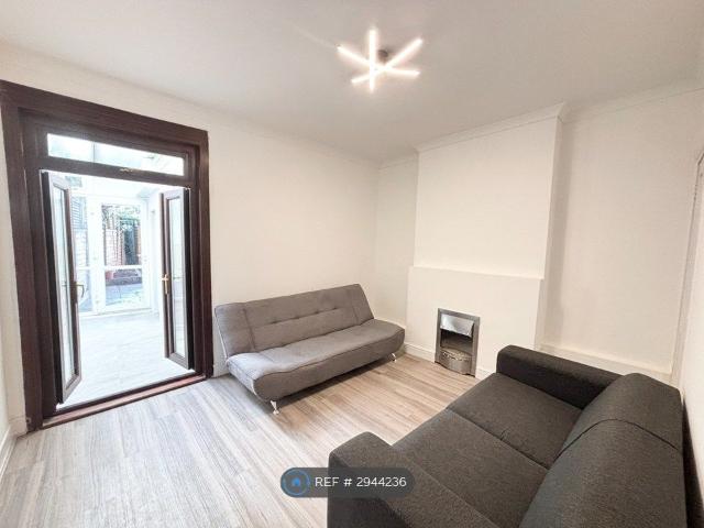House for rent in London Borough of Croydon, Greater London