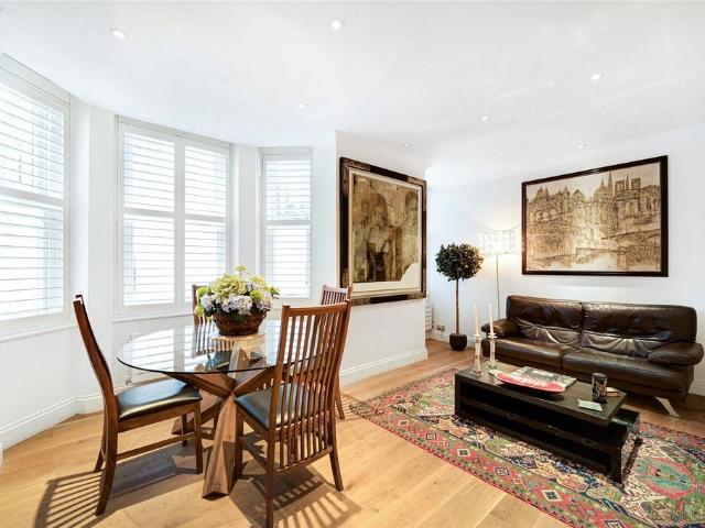 House for rent in Brompton, Greater London
