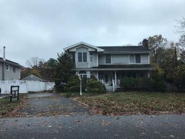 House for sale in Bohemia, New York