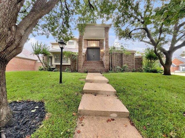 House for sale in Allen