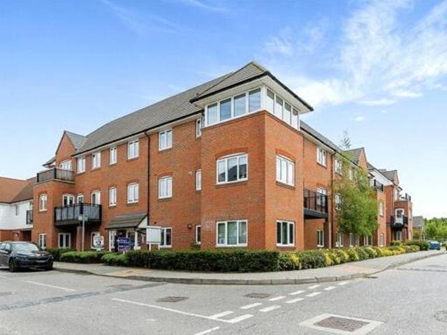 House for sale in Kilnwood Vale, Horsham