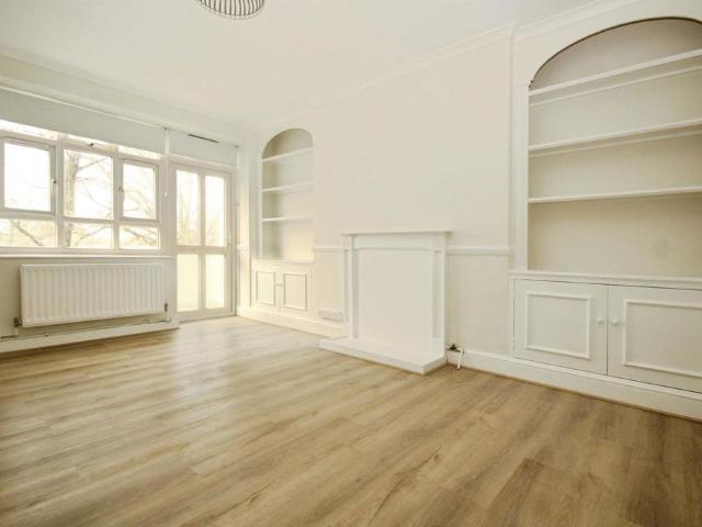 Apartment for rent in Furzedown, Greater London