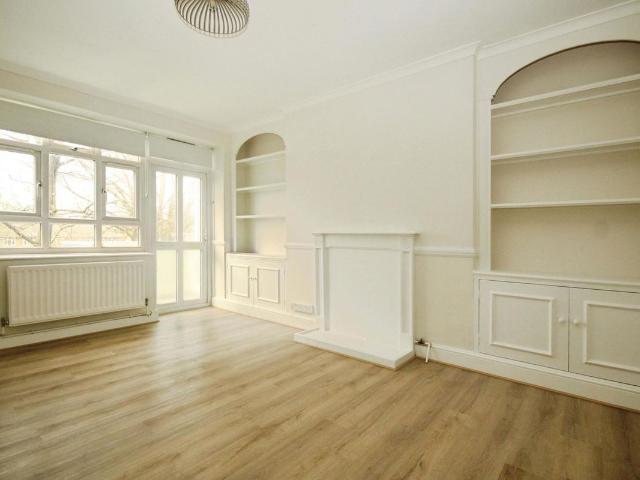 Apartment for rent in Furzedown, Greater London