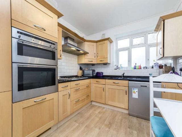 Apartment for rent in Furzedown, Greater London
