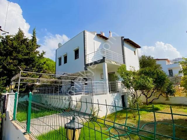 Ildır Mahallesi, Çeşme içerisinde satılık Villa