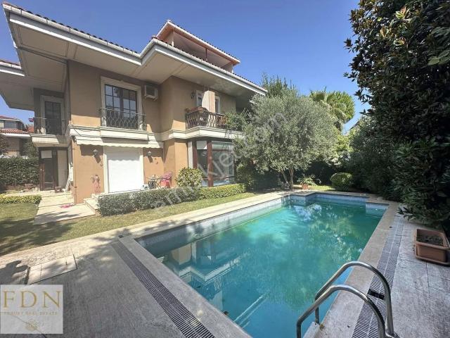Sariyer, Yeniköy Mahallesi içerisinde satılık Villa Sariyer, Yeniköy Mahallesi içerisinde satılık Villa