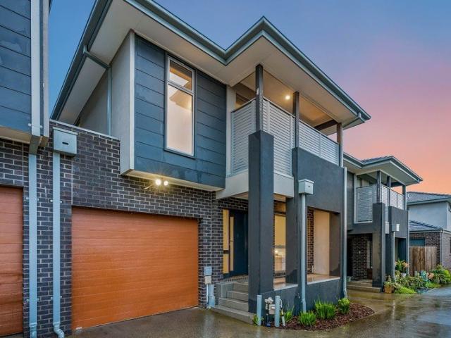 Townhouse for sale in Camerons Creek, Victoria