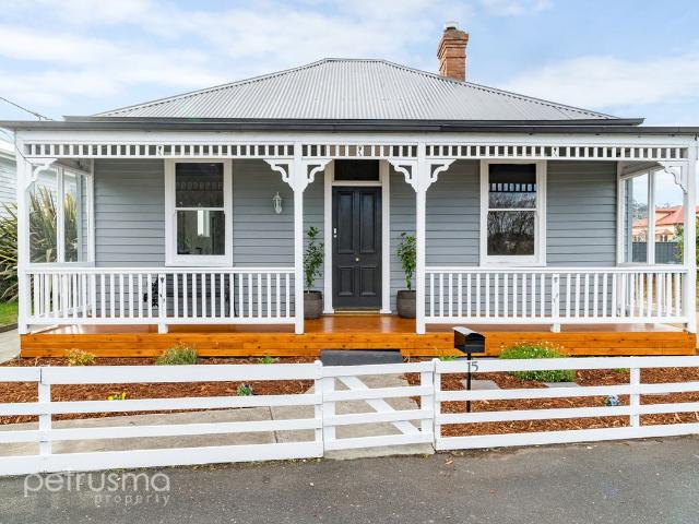 House for sale in Lindisfarne, Tasmania