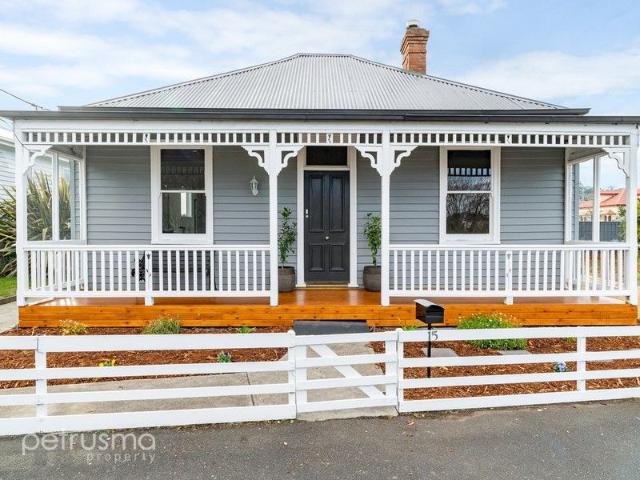 House for sale in Lindisfarne, Tasmania