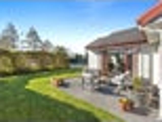 House for sale in Chaslands, Canterbury