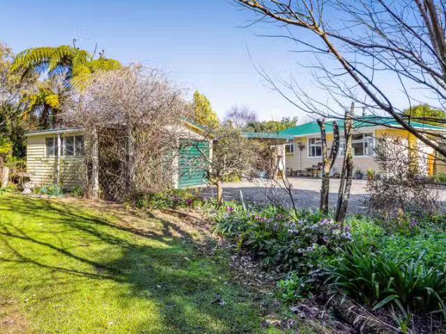 House for sale in Chaslands, Canterbury
