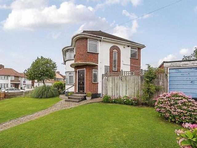 House for sale in Little Stanmore, Greater London