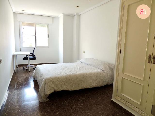 Habitación en alquiler en Grup Sant Vicent Ferrer, la Plana Alta