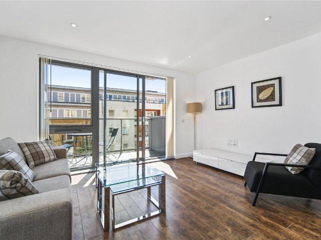Apartment for rent in Poplar Grove, Greater London