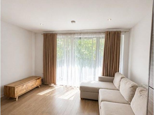 Apartment for rent in Poplar Grove, Greater London