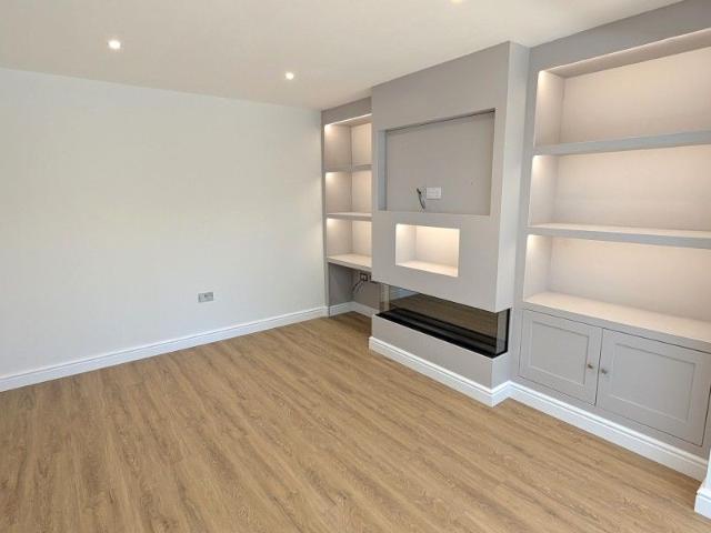 House for rent in West End, Heol-las