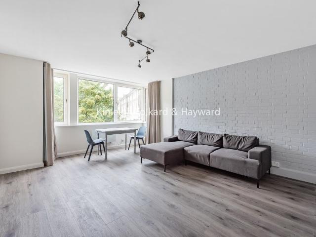 Studio for rent in Chalk Farm, Primrose Hill