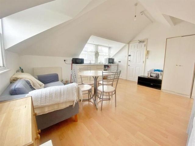 Room for rent in Primrose Hill, Greater London