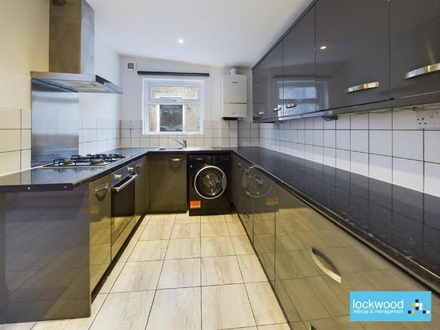 Apartment for rent in Chattern Hill, Lower Halliford