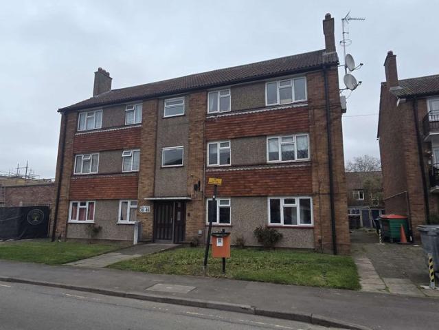 Apartment for rent in North Feltham, Greater London