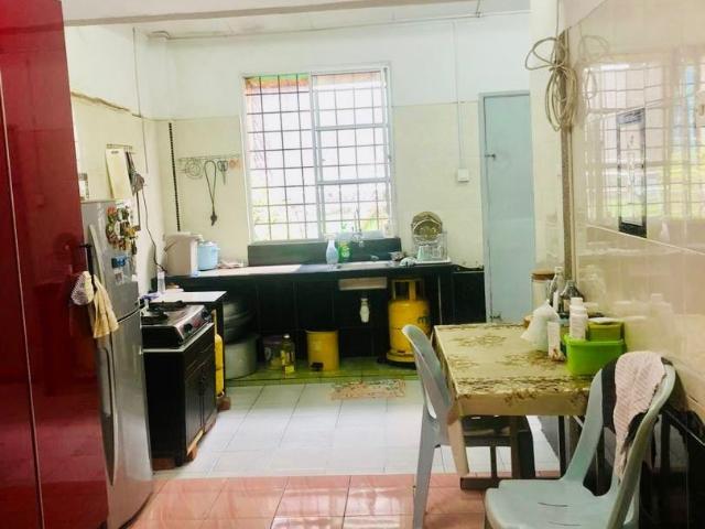 Room for rent in Petaling, Alam Impian