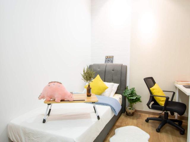 Room for rent in Petaling, Alam Impian