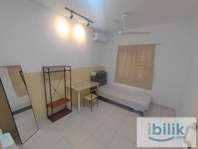 Room for rent in Petaling, Alam Impian