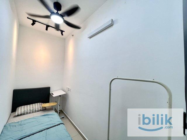 Room for rent in Petaling, Alam Impian