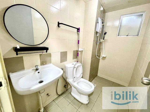 Room for rent in Petaling, Alam Impian
