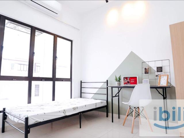 Room for rent in Petaling, Alam Impian