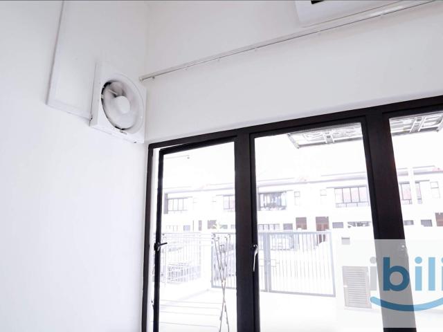Room for rent in Petaling, Alam Impian