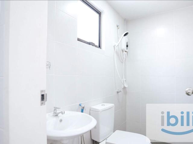Room for rent in Petaling, Alam Impian