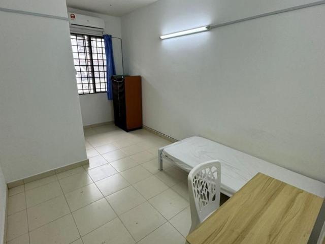 Room for rent in Petaling, Alam Impian