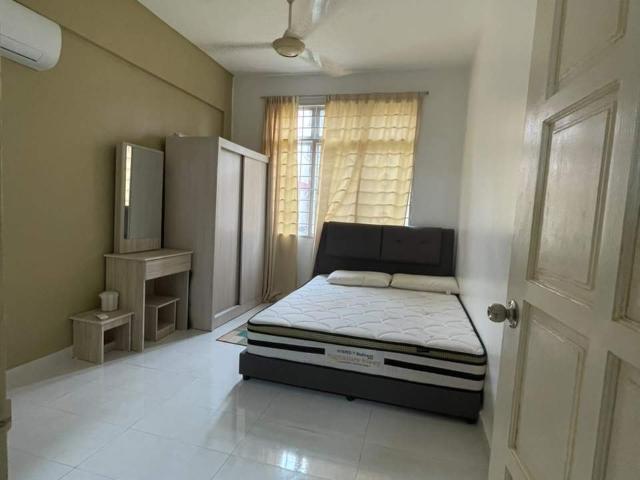 Room for rent in Petaling, Alam Impian