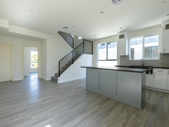 Room for rent in Canoga Park, California