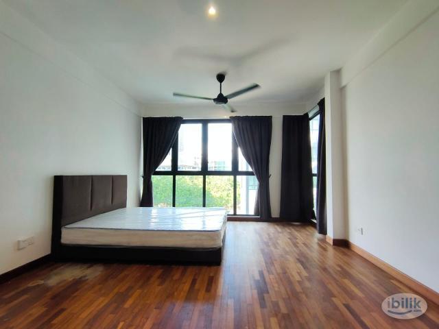 Room for rent in Petaling, Alam Impian