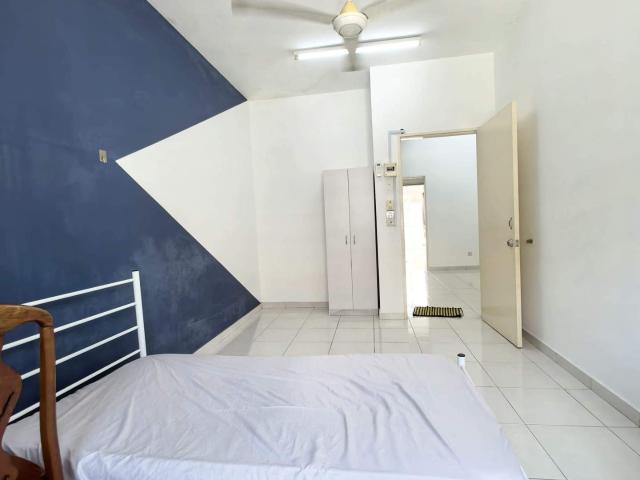 Room for rent in Petaling, Alam Impian