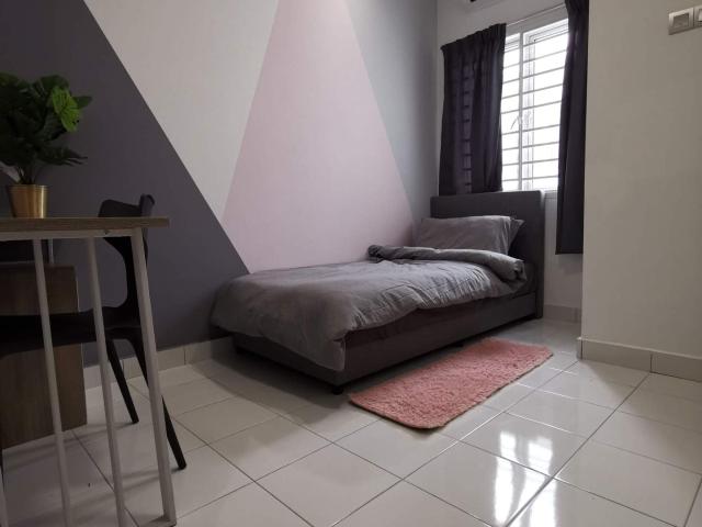 Room for rent in Petaling, Alam Impian