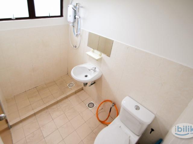 Room for rent in Petaling, Damansara Damai
